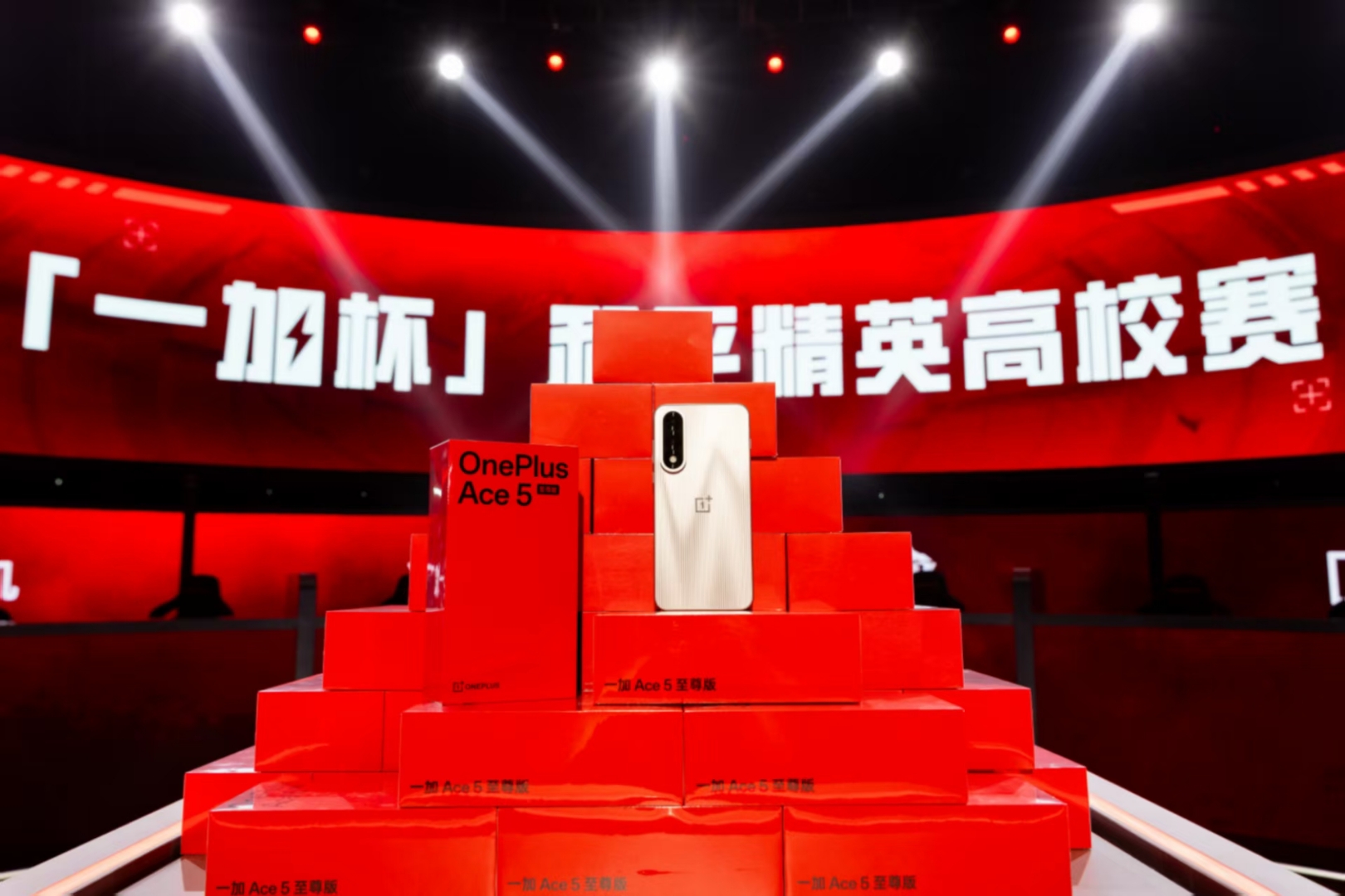 赛地聚焦——法国杯加时末段热度飙升；浙江队豪取连胜；媒体盛赞；临场指挥获称赞的简单介绍